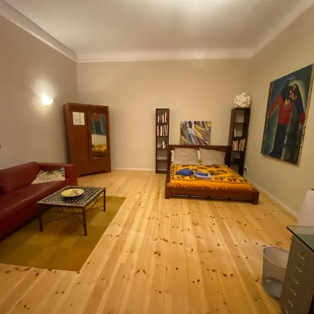 Ferienwohnung Fewo Gruene Mommsenstrasse - Bei Becker Klingeln